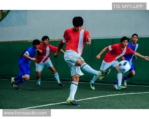 身高180cm的足球明星如何在绿茵场上展现非凡魅力与实力