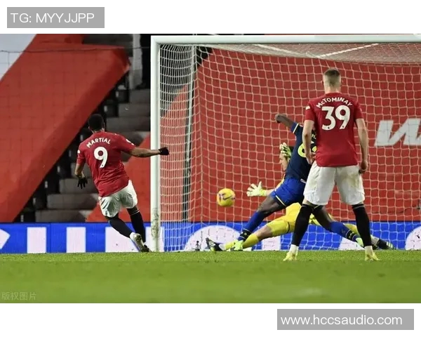 巴萨与拜仁激战正酣乌龙球成比赛转折点引发热议 巴萨与拜仁激战正酣乌龙球成比赛转折点引发热议